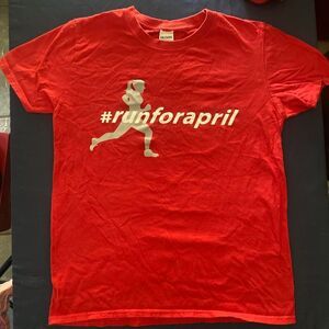 Gildan Men's Red T-shirt